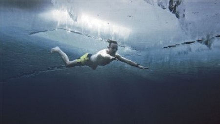 Олар бір әдемі қызды мас күйінде алып, оны сиқырлады. Жыныстық Ресей.