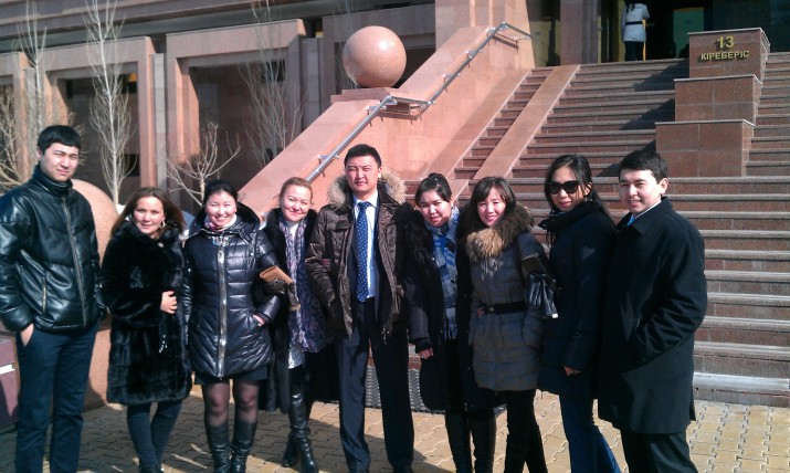 Әріптестеріммен