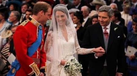 Күйеуі әйелін алдап, әйелі де қосылады