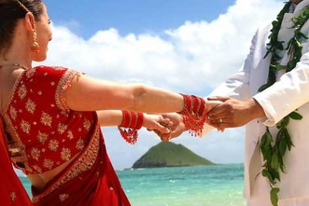 Жалаңаш үнді әйелдері